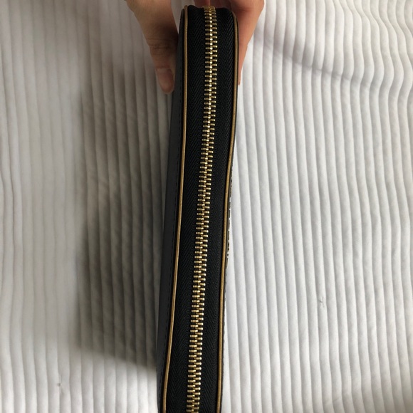 Black and Gold Michael Kors Wallet - Picture 5 of 5
